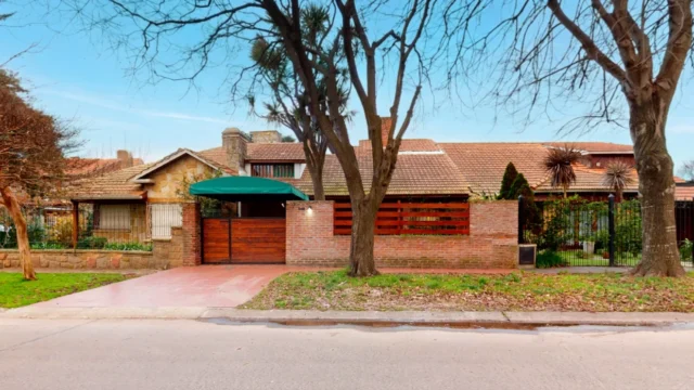 Casas, chalets en Venta — Blas Parera 248