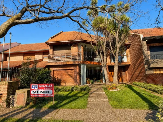 Casas, chalets en Venta — Lopez de Gomara 4760