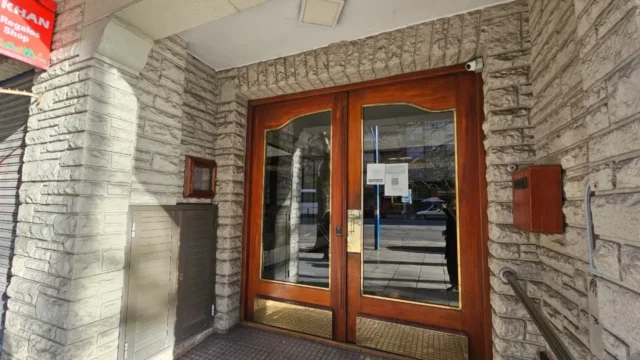 Departamentos, pisos y semipisos en Venta — Av.Colon 1800