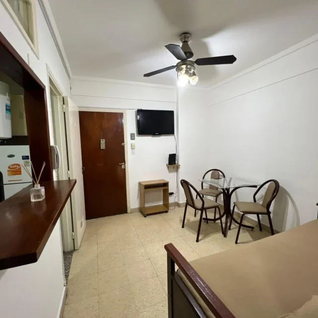 Departamentos, pisos y semipisos en Alquiler por Día — Corrientes 2042 6H
