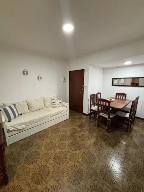 Departamentos, pisos y semipisos en Venta — Alte. Brown 1827