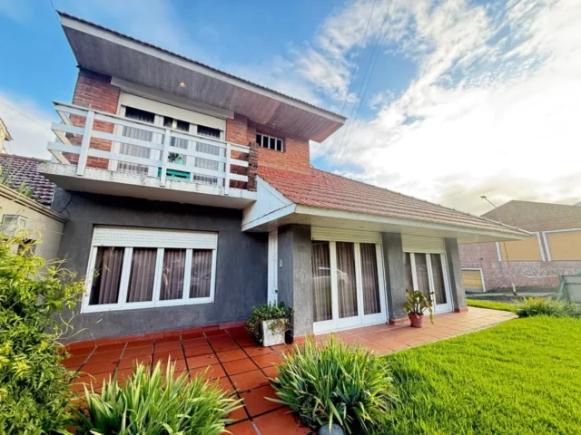 Casas, chalets en Venta — azcuenaga 1392