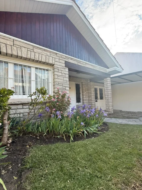 Casas, chalets en Venta — Castelli 670