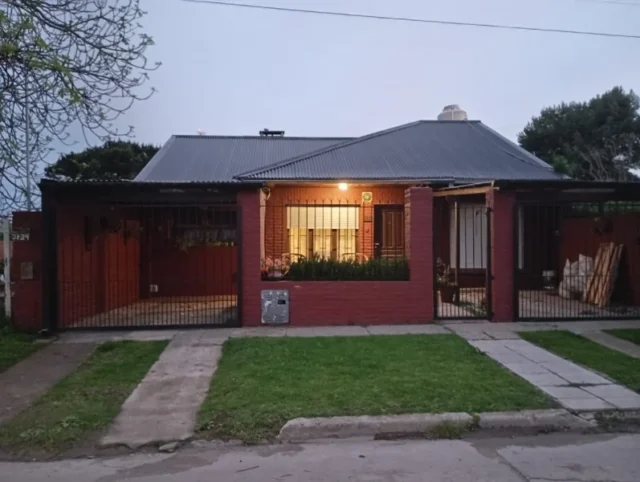Casas, chalets en Venta — De la Maza 3690