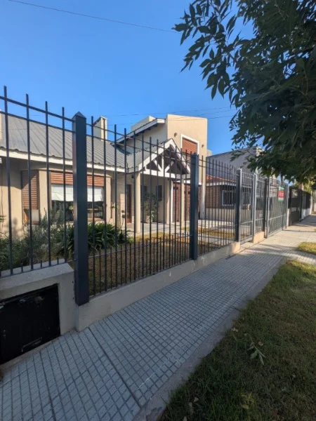 Casas, chalets en Venta — Bermejo 2200