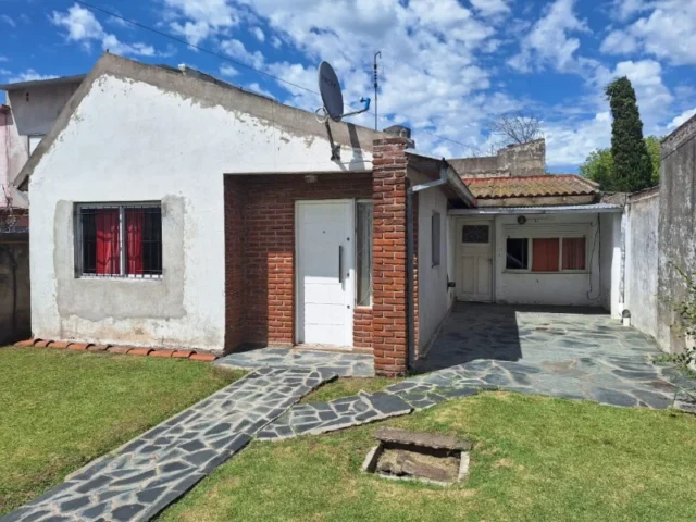 Casas, chalets en Venta — avellaneda 6000