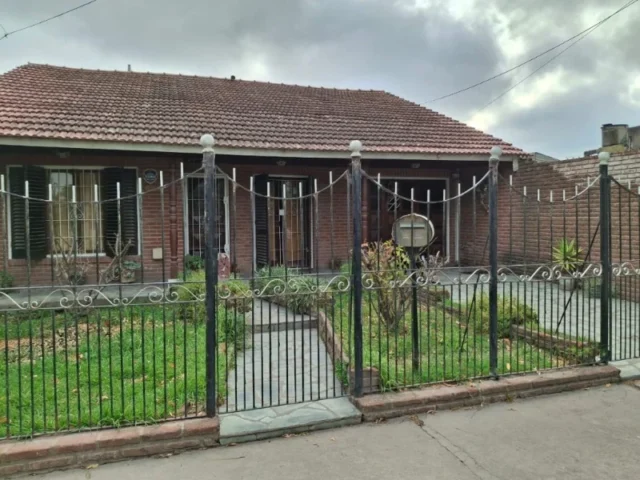 Casas, chalets en Venta — 12 de octubre 10300