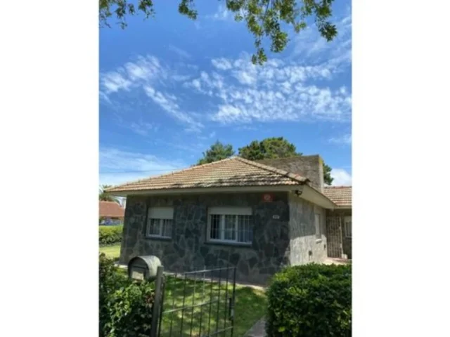 Casas, chalets en Venta — lopez de gomara 8800