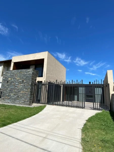 Casas, chalets en Venta — remolcador guarani 1100