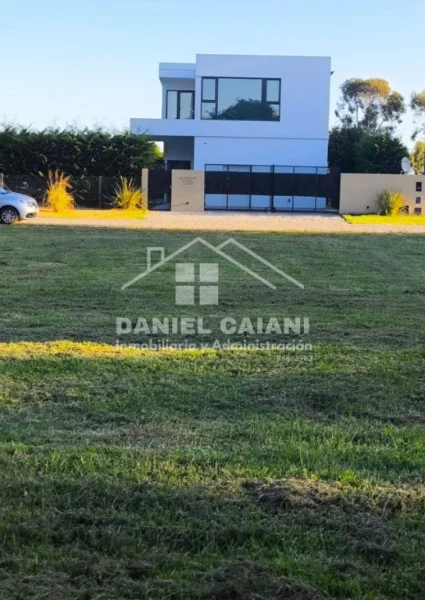 Lotes y terrenos en Venta — LOS AGAPANTUS 1200