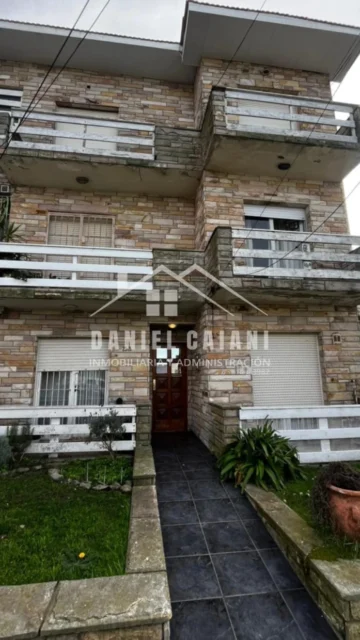 Departamentos, pisos y semipisos en Alquiler — Estrada y la Costa