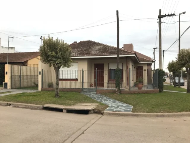 Casas, chalets en Venta — Calle 30 esq. Av. 39