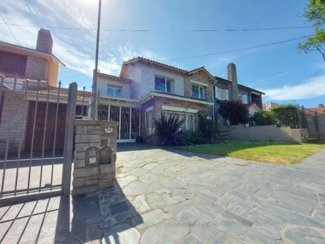 Casas, chalets en Alquiler Temporario — Bernardo de Irigoyen 3261