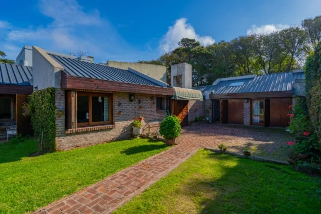 Casas, chalets en Venta — Blas Parera 458