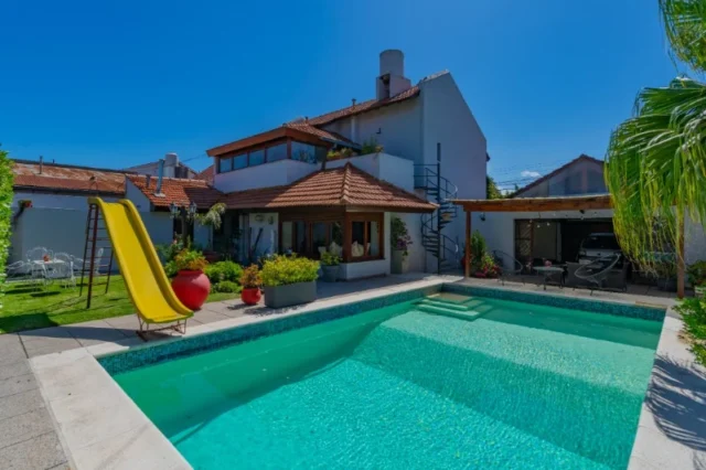 Casas, chalets en Venta — Don Bosco 3728