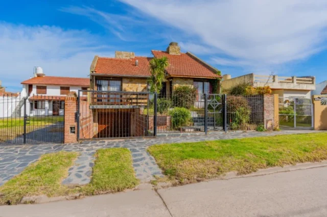 Casas, chalets en Venta — Comuna de Mafalda 750