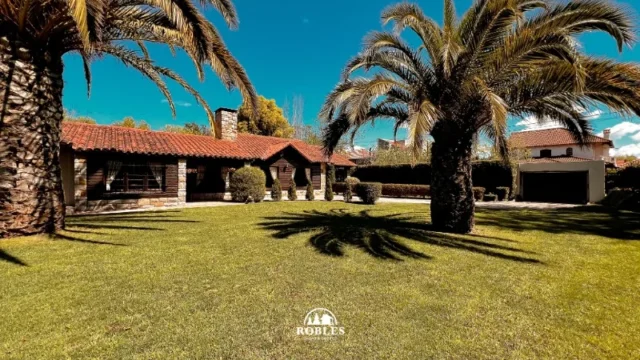 Casas, chalets en Venta — Pasteur 354