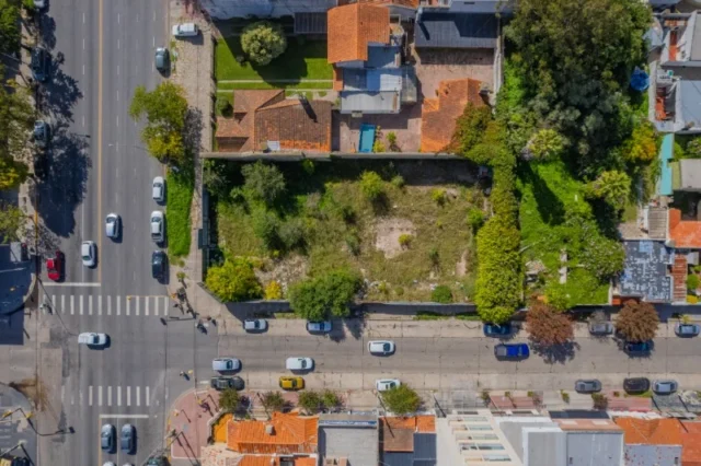 Lotes y terrenos en Venta — Av. Independecia esquina Almafuerte