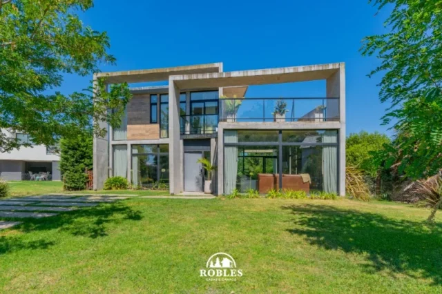 Casas, chalets en Venta — Arenas del sur