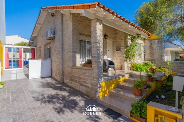 Casas, chalets en Venta — Rivas 3174