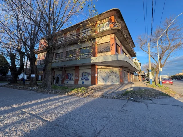 Locales en Venta — Av. Juan B. Justo 5207