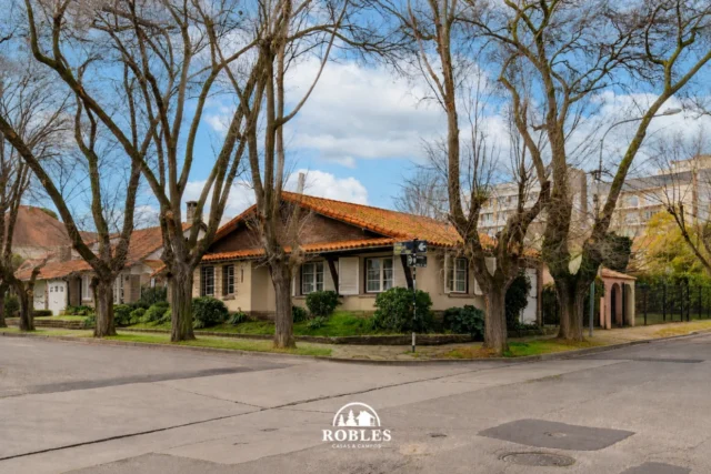 Casas, chalets en Venta — pellegrini 3582
