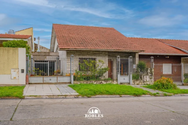 Casas, chalets en Venta — Urquiza 4920