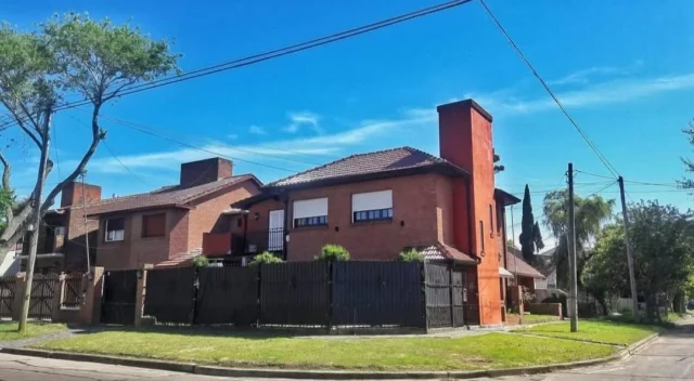 Casas, chalets en Venta — Italia 100