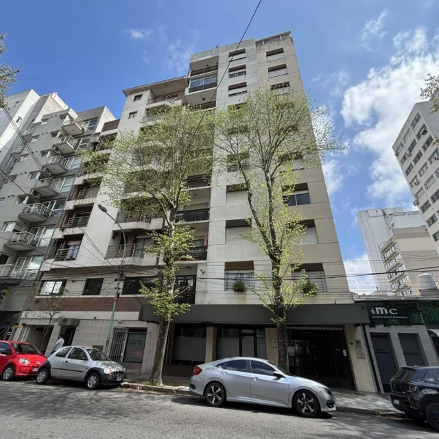 Departamentos, pisos y semipisos en Venta — Catamarca 2200