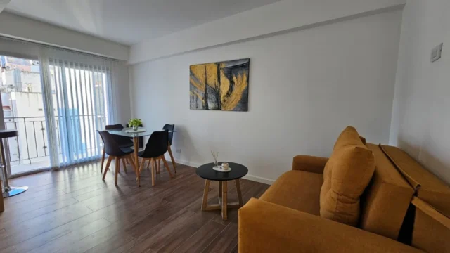Departamentos, pisos y semipisos en Venta — Bolivar 2300