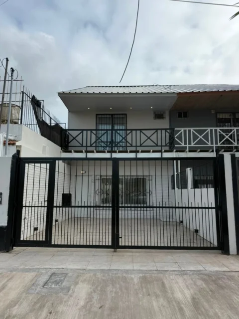 Dúplex en Venta — Libres del Sud 700