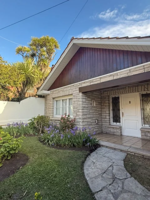 Casas, chalets en Venta — Castelli 600
