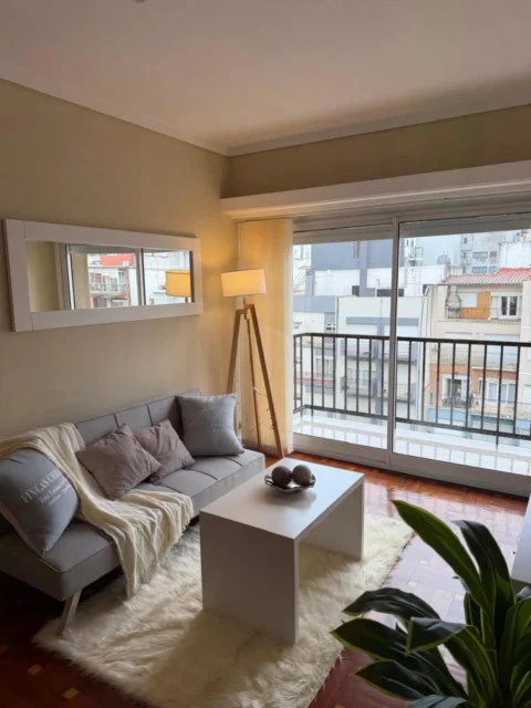 Departamentos, pisos y semipisos en Venta — Moreno 2200