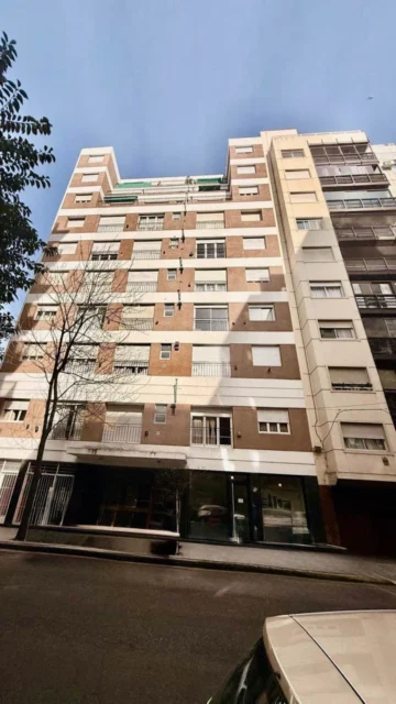 Departamentos, pisos y semipisos en Venta — Bolivar 2700