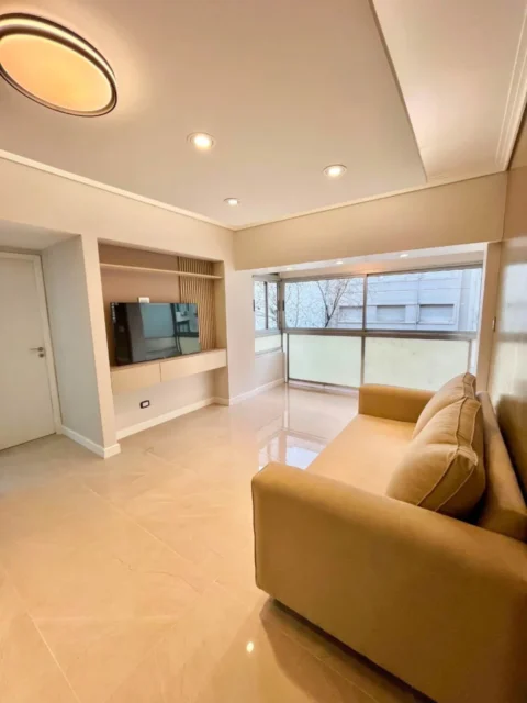 Departamentos, pisos y semipisos en Venta — Moreno 2500