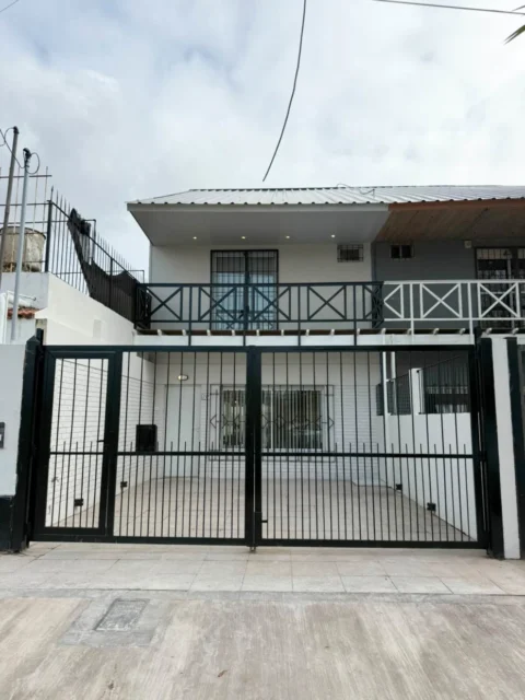Dúplex en Venta — Libres del Sud 700