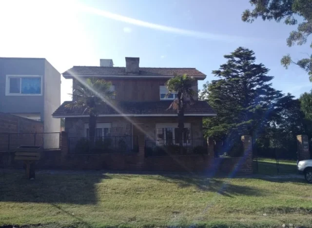 Casas, chalets en Venta — Bermejo Nº 2753 (entre Gutemberg y William Morris)