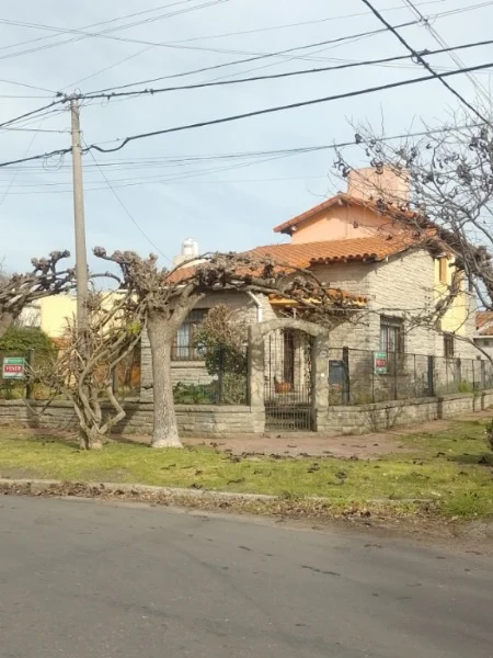 Casas, chalets en Venta — Rosales 2586