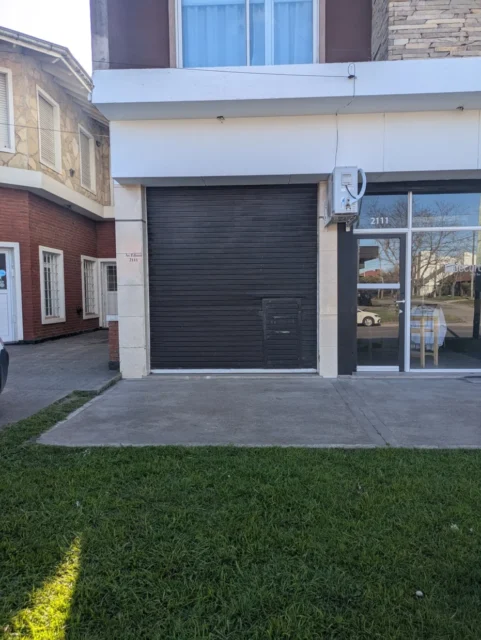 Locales en Alquiler — Av. Edison Nº 2111
