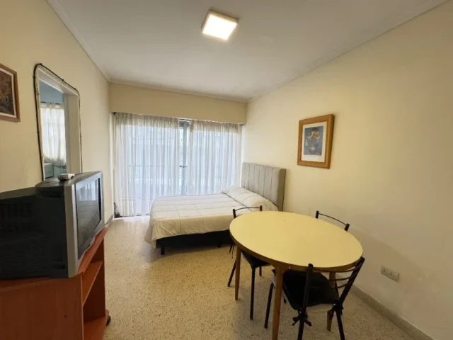 Departamentos, pisos y semipisos en Alquiler Temporario — MORENO AL 2200