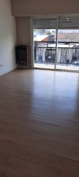 Departamentos, pisos y semipisos en Alquiler — Corrientes 3200