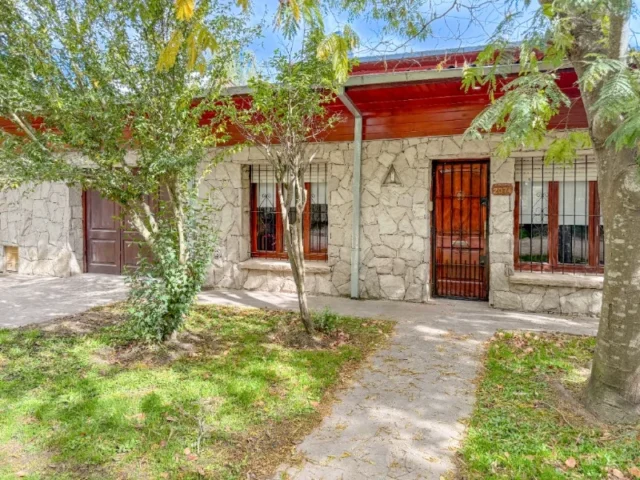 Casas, chalets en Venta — Biedma 2074