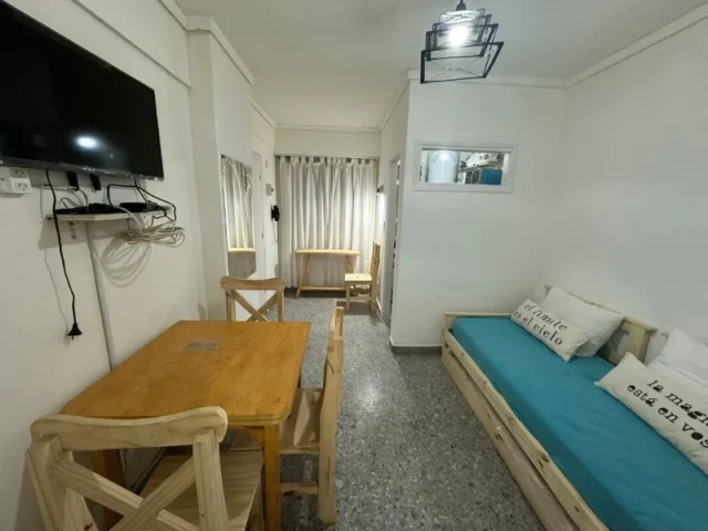 Departamentos, pisos y semipisos en Alquiler — Entre Rios 2100