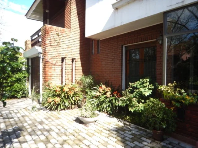 Casas, chalets en Venta — Vicente López y planes 800