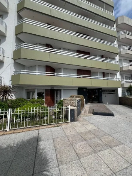 Departamentos, pisos y semipisos en Alquiler Temporario — boulevar maritimo 1035