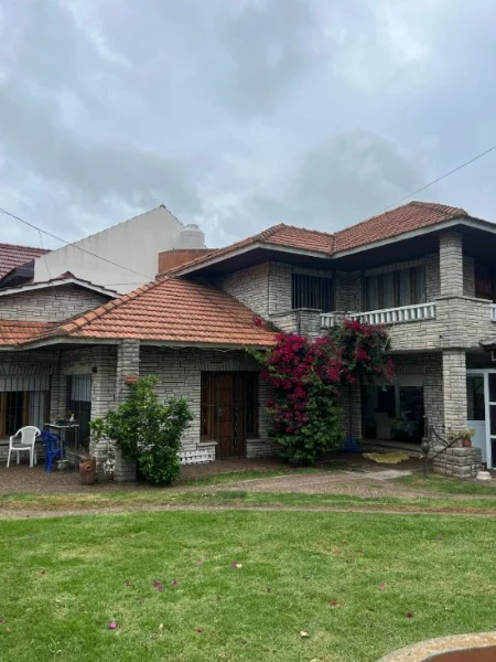 Casas, chalets en Alquiler Temporario — esquiu 1275