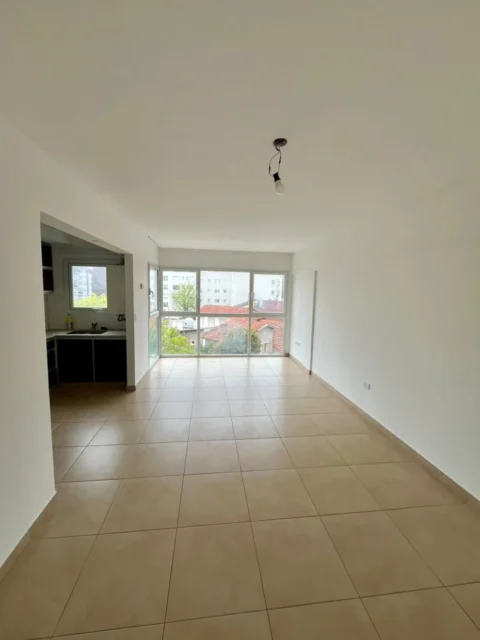 Departamentos, pisos y semipisos en Alquiler — Lamadrid 3183