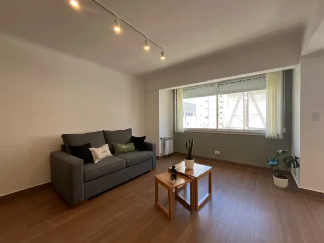 Departamentos, pisos y semipisos en Venta — Bolivar y Santa Fe