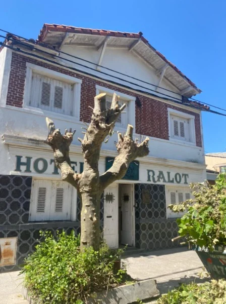 Hotel en Venta — España 600