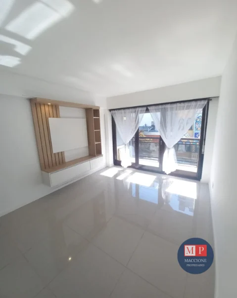 Departamentos, pisos y semipisos en Venta — Bolivar 2580